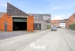 Gesloten bebouwing met 4 slaapkamers, ruime garage en handelsruimte in Sint-Kruis