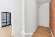 Instapklare woning met achterliggende garage en uitweg!