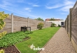 Instapklare woning met achterliggende garage en uitweg!