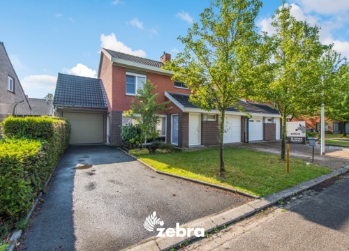 Halfopen bebouwing met 4 slaapkamers en carport te Moorsele!
