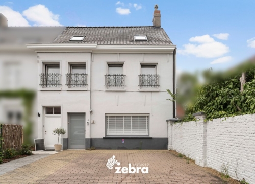 Ruime halfopen bebouwing met 3 slaapkamers en dubbele parkeerplaats te Heule centrum!