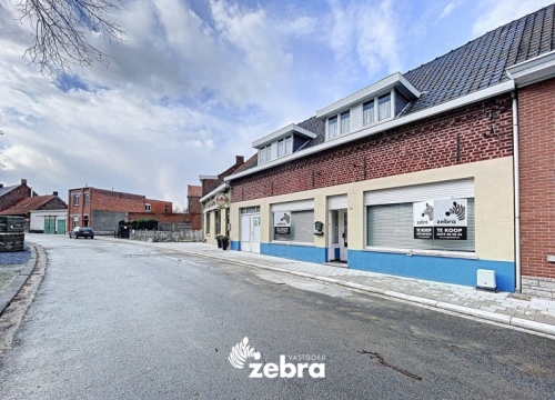 Te renoveren gesloten bebouwing nabij het centrum van Gullegem!