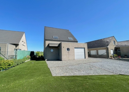 Vrijstaande recente woning met 3 slaapkamers op centrale ligging te Tielt!