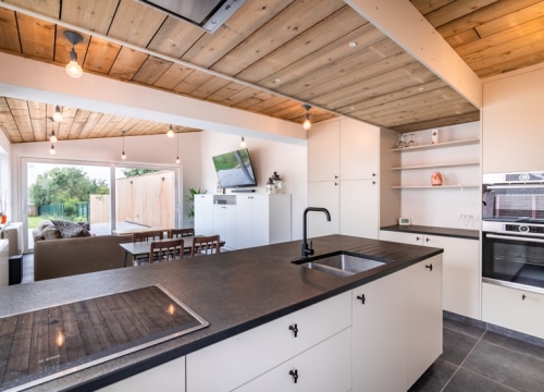 Gerenoveerde halfopen bebouwing met 2 slaapkamers in een rustige omgeving nabij centrum Tielt!