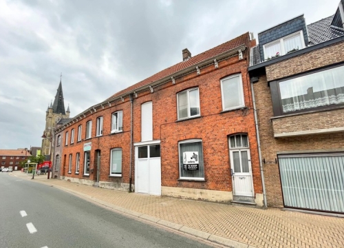 Te renoveren woning met 3 slaapkamers te Aartrijke!