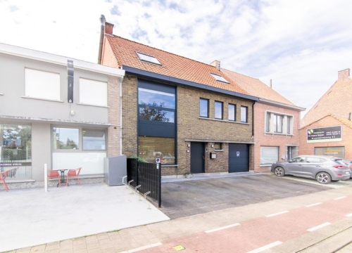 Luxueus afgewerkte woning met 3 slaapkamers en garage te Beveren (Roeselare)!