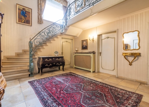Exclusief te renoveren woning met mogelijkheid voor zelfstandige activiteit te centrum Moorslede!