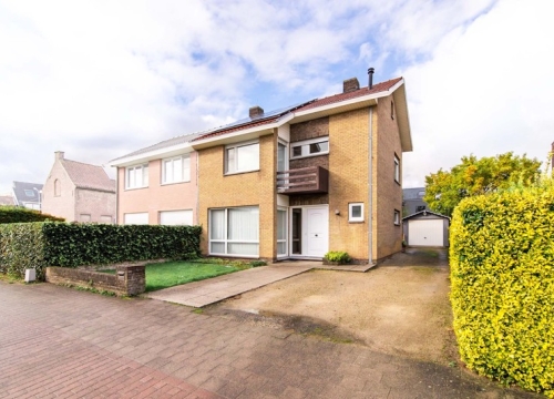 Halfopen gezinswoning met 3 slaapkamers, tuin en garage binnen de ring van Tielt!