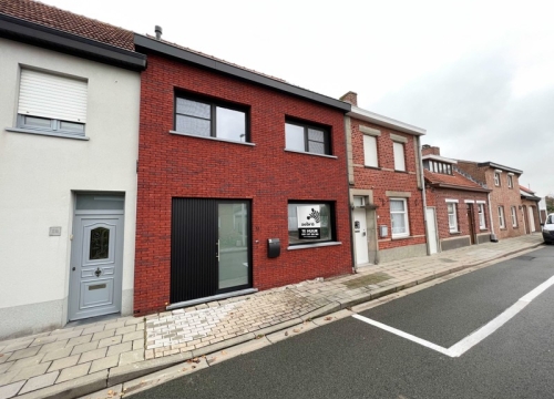 Gerenoveerde woning te huur met 4 slaapkamers te Vlamertinge!