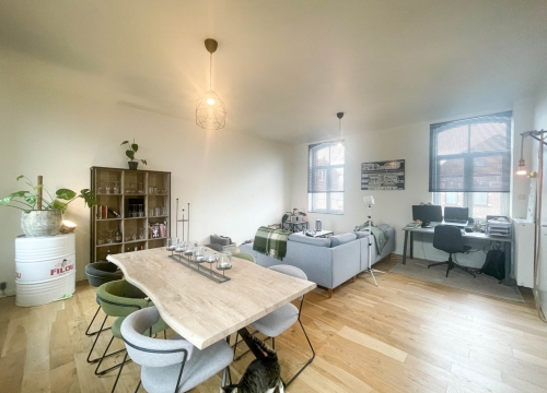 Gerenoveerd duplex-appartement met twee slaapkamers te Ardooie centrum!
