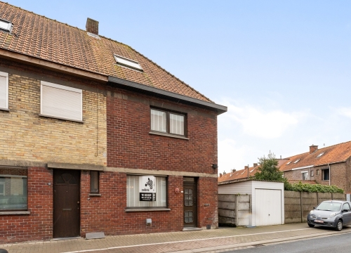 Op te frissen HOB met 3 slaapkamers vlakbij centrum Tielt!