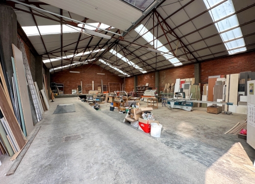 Loods met een oppervlakte van ± 300 m² in centrum Tielt!
