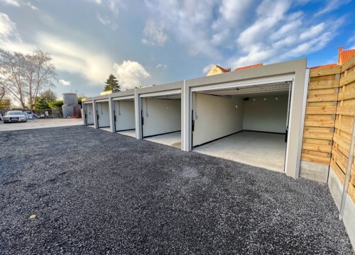 Afgesloten garagebox met elektriciteit en verlichting te Tielt!