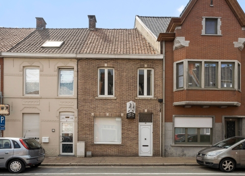 Op te frissen woning met 2 slaapkamers binnen de ring van Tielt!