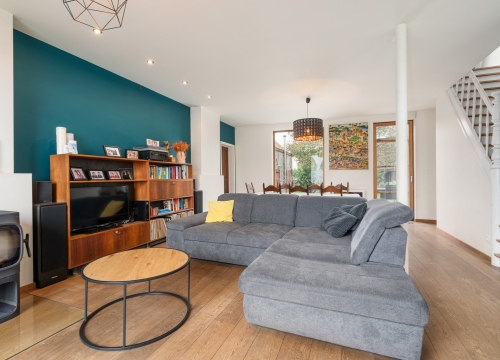 Kwalitatief gerenoveerde HOB met vier slaapkamers & garage te Tielt!