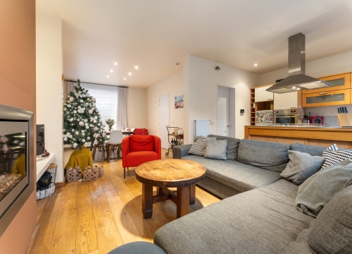 Instapklare gezinswoning met drie slaapkamers & gezellige stadskoer te Pittem!