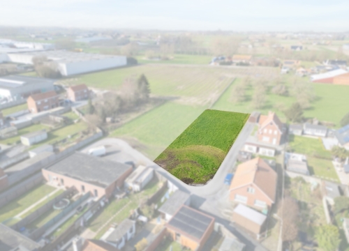 Grond van 1.078 m² te Oostrozebeke, vlakbij diverse belangrijke invalswegen!