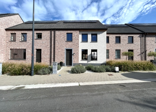 Recente BEN-woning met 3 slaapkamers, tuin & carport te Moen!