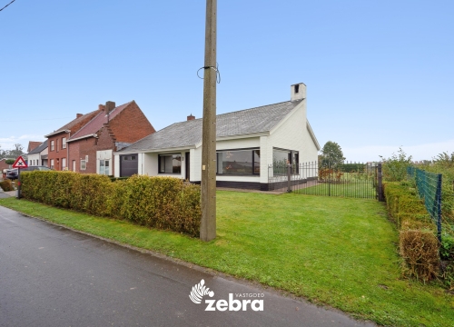 Instapklare halfopen bebouwing met garage op een ruim perceel te Wingene!