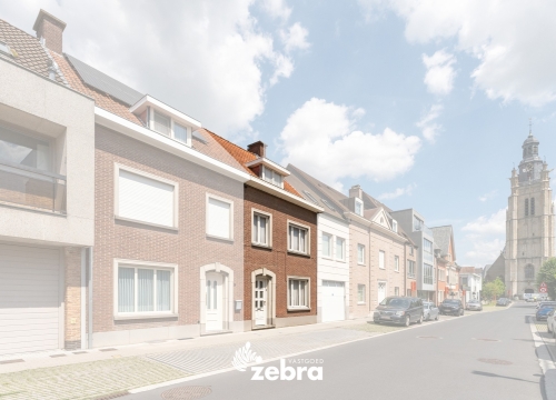 Te renoveren woning met gezellige stadskoer & 5 kamers te centrum Roeselare!