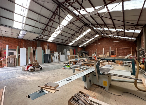 Loods met een oppervlakte van ± 300 m² in centrum Tielt!