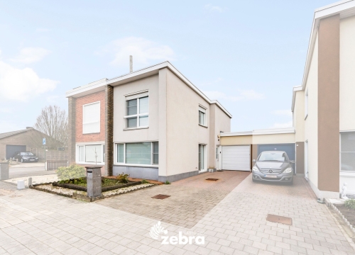 Gezellige woning met 3 slaapkamers & garage te Oostrozebeke!
