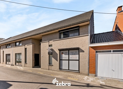 Instapklare lichtrijke woning met drie slaapkamers en dubbele garage in Wingene!