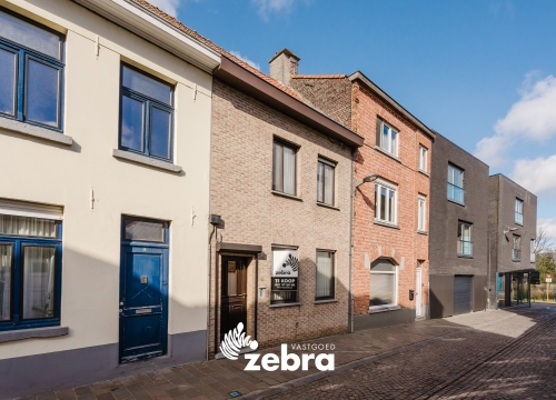 Te renoveren woning op een steenworp van de markt in Tielt!