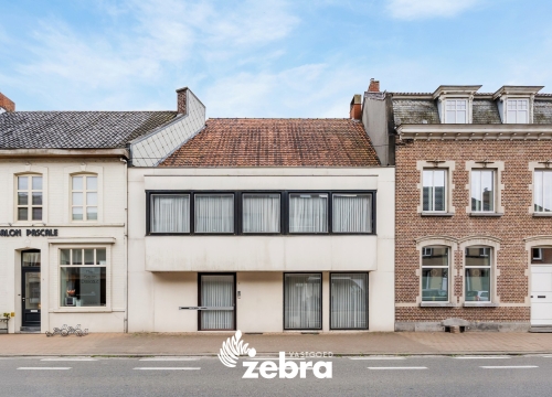 Op te frissen woning met vier slaapkamers en dubbele garage te Meulebeke!