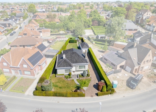 Karaktervolle open bebouwing met garage op een gunstige locatie te Vichte!