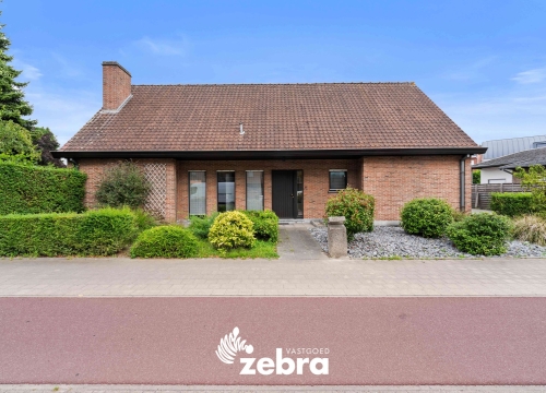 Op te frissen alleenstaande woning met vier of meer slaapkamers & garage te Roeselare!