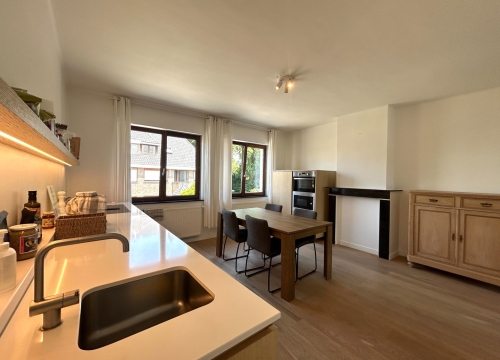 Instapklaar twee-slaapkamerappartement te centrum Tielt!