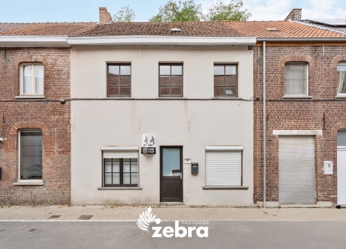Op te frissen woning met vier slaapkamers in centrum Izegem!
