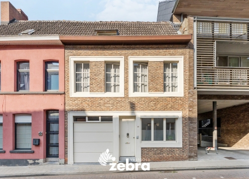 Instapklare woning met drie slaapkamers en stadskoer in het centrum van Tielt!