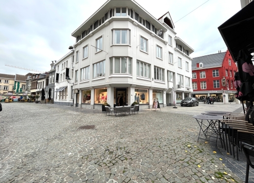 Instapklaar 1-slaapkamer appartement in hartje Kortrijk!