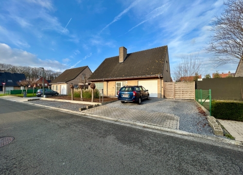 Instapklare woning met drie slaapkamers en garage te huur Roeselare!