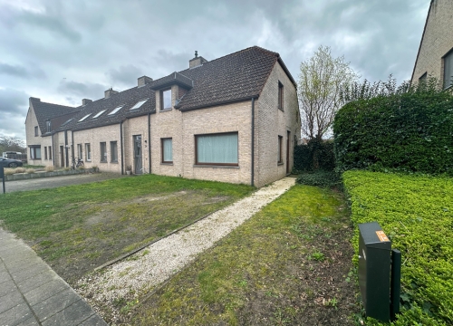 Instapklare woning met 3 slaapkamers & garage op centrale ligging te Assebroek!