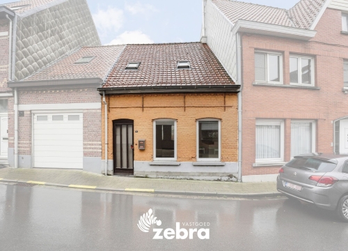 Deels gerenoveerde woning met twee slaapkamers te centrum Tielt!