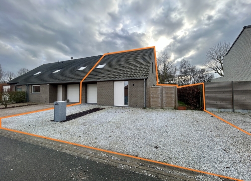 Recente halfopen bebouwing met 3 slaapkamers, garage en tuin te Vinkt!
