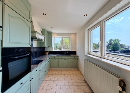 Instapklaar duplex-appartement te Lo-Reninge!