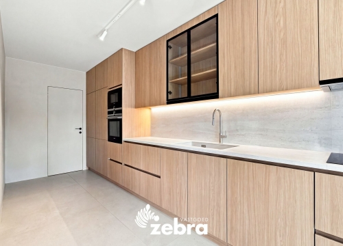 Hoogwaardig gerenoveerd appartement in rustige Residentie!