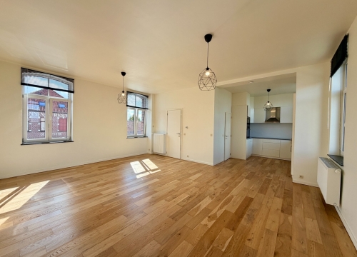 Gerenoveerd duplex-appartement met twee slaapkamers te Ardooie centrum!