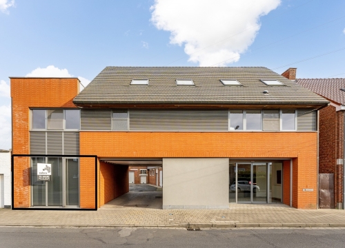 Veelzijdig handelspand met extra mogelijkheden te Rumbeke (Roeselare)!