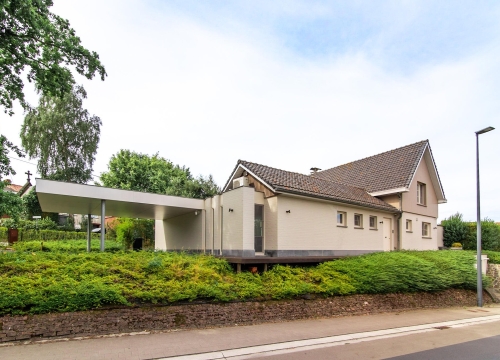 Energiezuinige villa op een perceel van 1146 m² met zwembad te Westrozebeke!