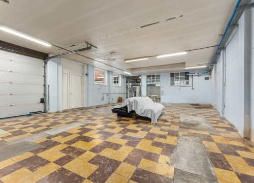 Veelzijdige loods/magazijn met extra mogelijkheden te Rumbeke (Roeselare)!
