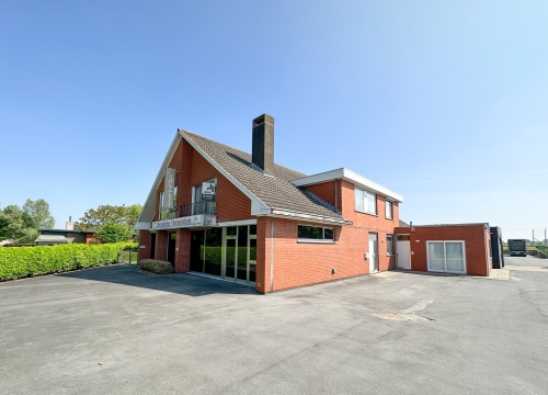 Instapklaar appartement met 3 slaapkamers & zolder nabij centrum Zwevezele!