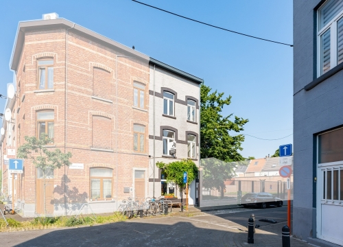 Instapklare halfopen bebouwing met 5 slaapkamers en terras vlakbij centrum Gent!