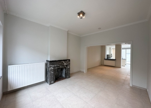 Kwalitatief afgewerkte woning met 3 slaapkamers, terras & tuin te Beveren (Roeselare)!
