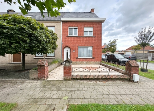 Instapklare HOB met 3 slaapkamers en garage nabij centrum Izegem!
