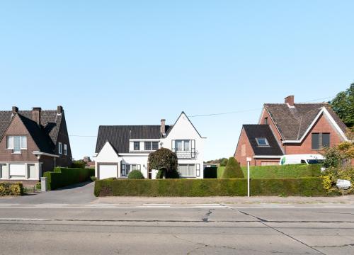 Vrijstaande woning met 4 slaapkamers, garage & ruime oprit te Aarsele (Tielt)!